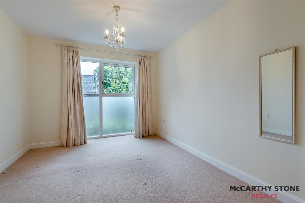 8622559-interior13.JPG