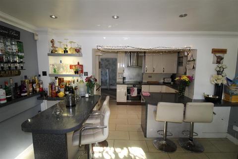 5 bedroom semi-detached house for sale, Malvern Close, Horwich, Bolton