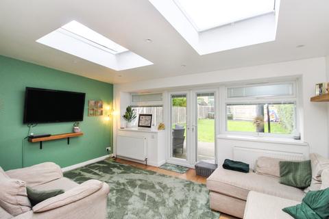 4 bedroom semi-detached house for sale, Barnfield Road, Crawley, West Sussex. RH10 8DP