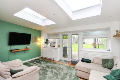 58 Barnfield Road, Crawley, RH10 8DP