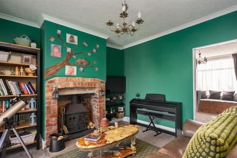 3 bedroom end of terrace house for sale, North Road, WITHERNSEA