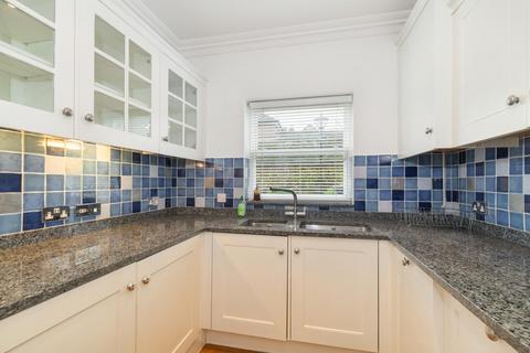 4 bedroom terraced house to rent, King George Square, Richmond, Surrey, TW10