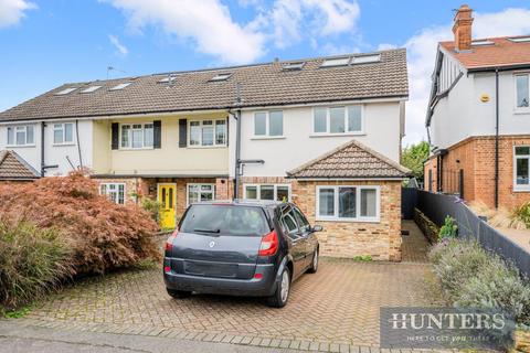 4 bedroom semi-detached house for sale, Summer Road, Thames Ditton