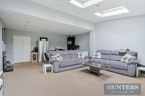 3 bedroom end of terrace house for sale, Summer Road, Thames Ditton