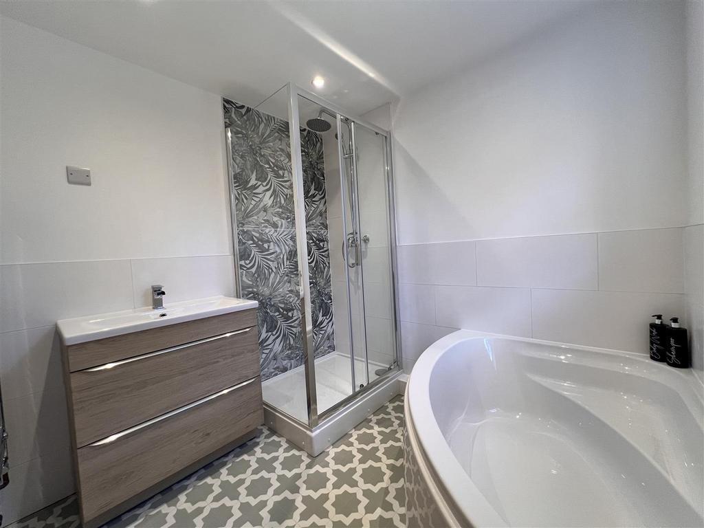Family Bathroom: