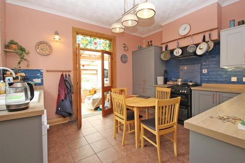 5 bedroom semi-detached house for sale, West Street, Ryde