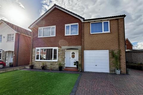 4 bedroom detached house for sale, Farfield Court, Garforth, Leeds