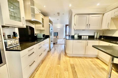 3 bedroom apartment to rent, La Route De La Haule, Jersey JE3