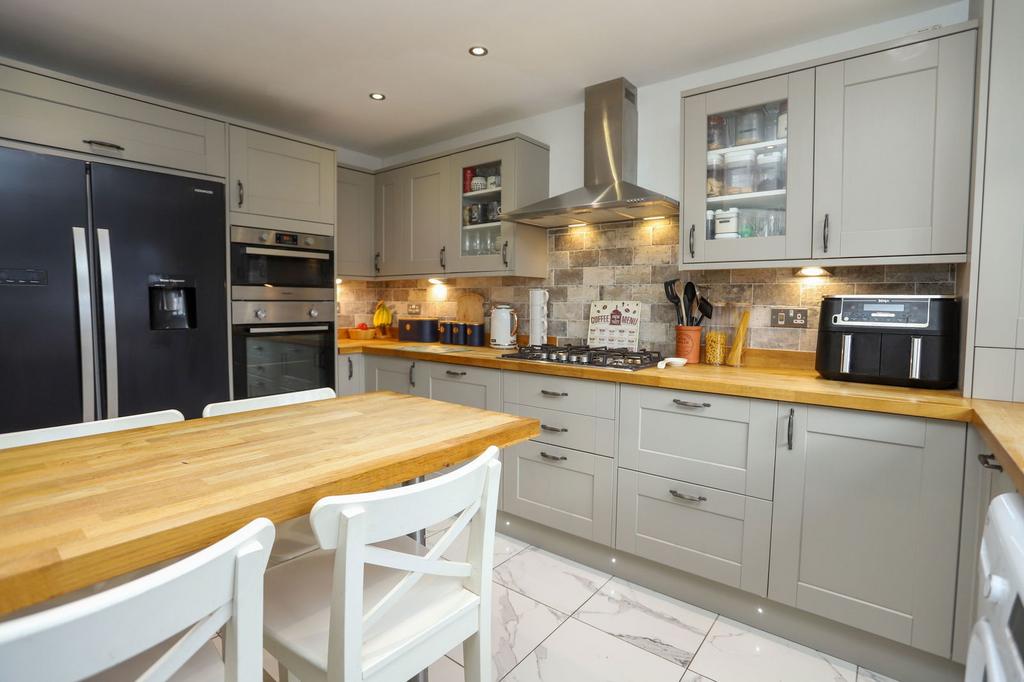Grosvenor Way, Brierley Hill DY5 3 bed terraced house for sale £220,000