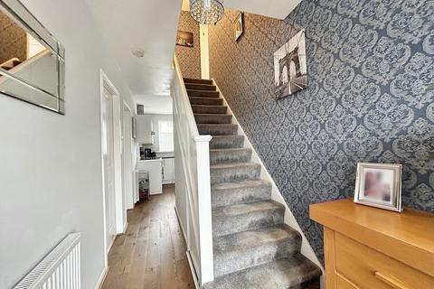 4 bedroom semi-detached house for sale, Horncliffe Gardens, Swalwell, Newcastle upon Tyne, Tyne and Wear, NE16 3EN