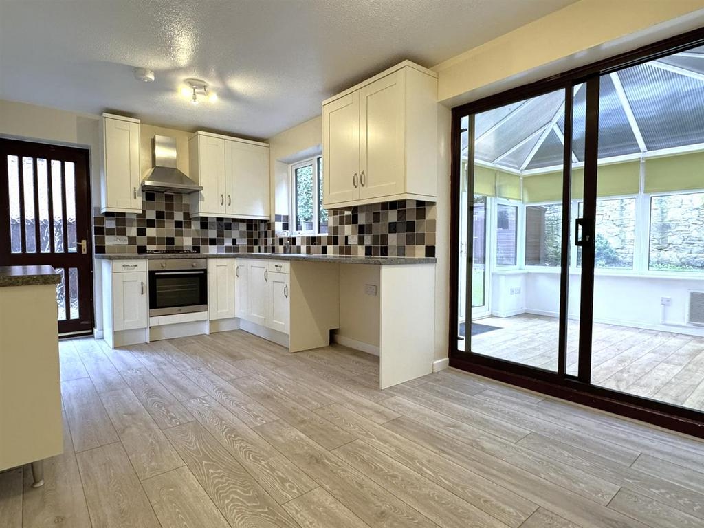 Church View, Ruabon. 3 bed semidetached house to rent £900 pcm (£208 pw)
