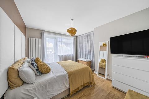 2 bedroom maisonette for sale, Cherrydown Walk, Havering RM7