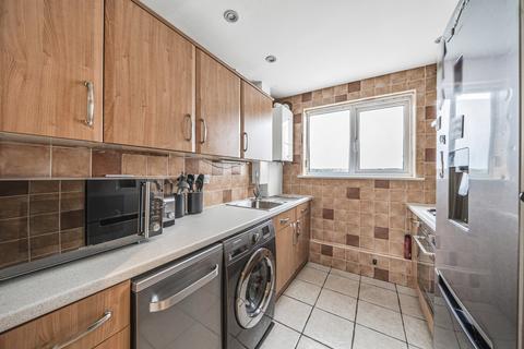2 bedroom maisonette for sale, Cherrydown Walk, Havering RM7