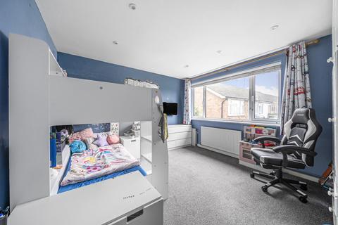 2 bedroom maisonette for sale, Cherrydown Walk, Havering RM7