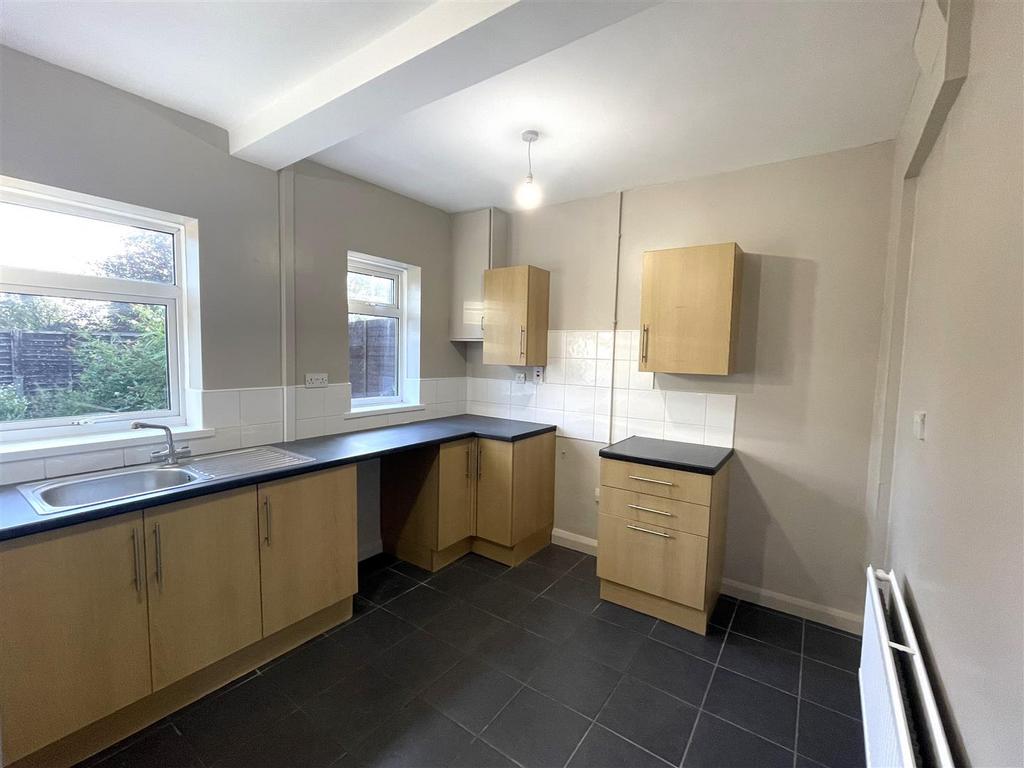 Kitchen 1.jpg