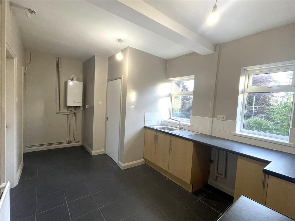 Kitchen 2.jpg