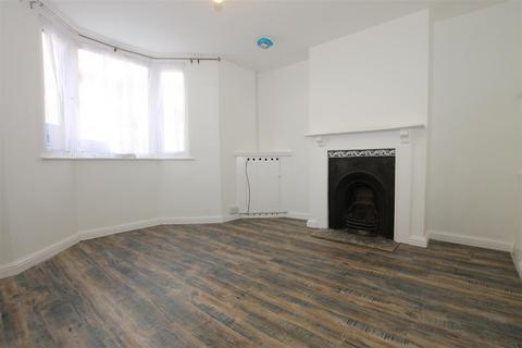 2 bedroom end of terrace house to rent, South Street, Ventnor