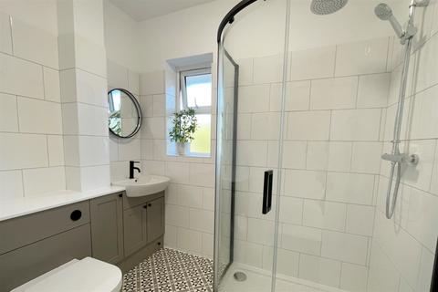 Studio to rent, Wareham