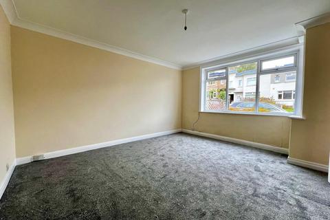 3 bedroom terraced house to rent, Bank Avenue, Horsforth, Leeds, West Yorkshire, LS18