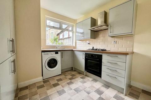 3 bedroom terraced house to rent, Bank Avenue, Horsforth, Leeds, West Yorkshire, LS18