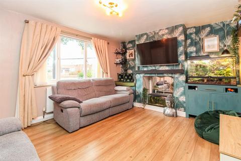 3 bedroom semi-detached house for sale, Victoria Avenue, Wakefield WF2