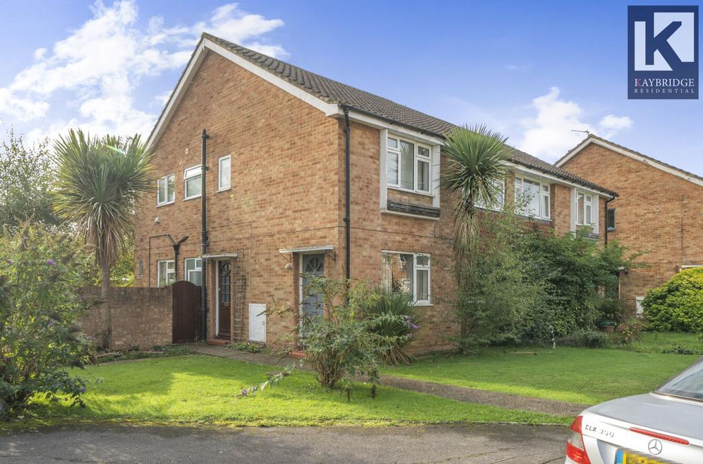 Larkspur Way, Epsom