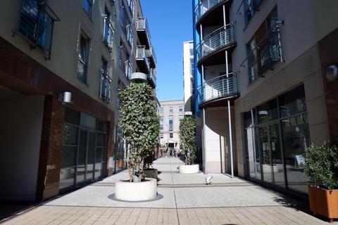 1 bedroom apartment for sale, Purpose-built 1 bed apartment in town centre