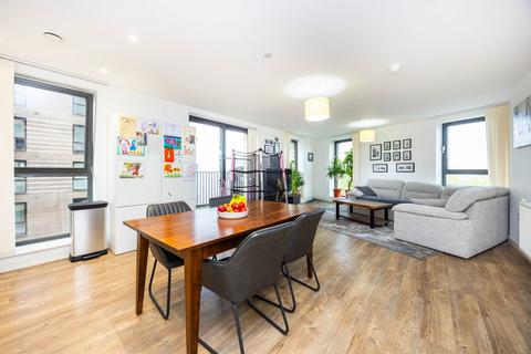 3 bedroom flat for sale, Bramwell Way, London, E16 2GQ