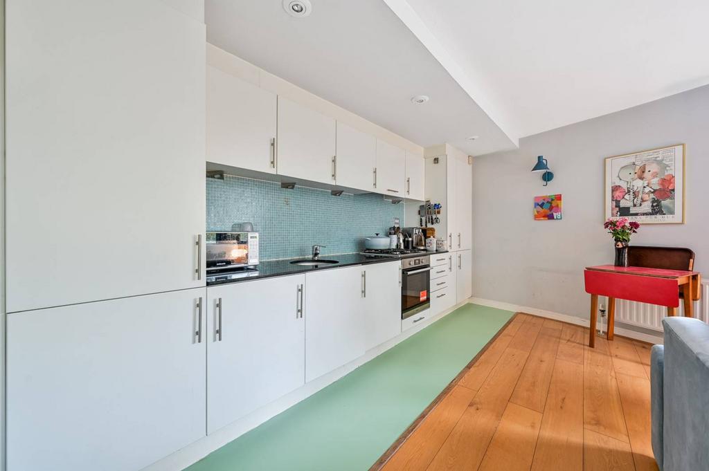 Chronos Building, Mile End Road... 2 bed flat - £425,000