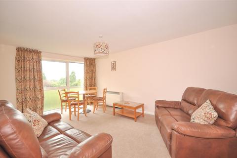 2 bedroom flat to rent, Meadow Close, St. Albans