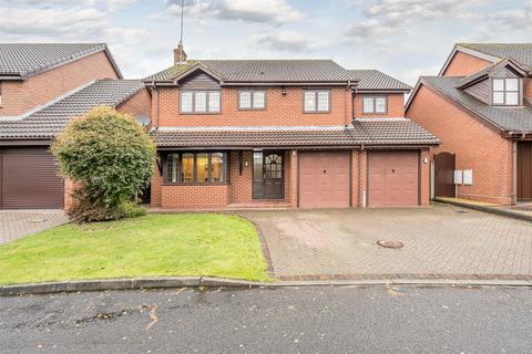 5 Bratch Hollow, Wombourne, Wolverhampton, WV5 9AE