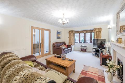 5 Bratch Hollow, Wombourne, Wolverhampton, WV5 9AE