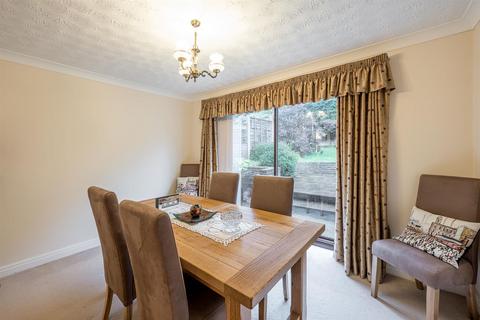 5 Bratch Hollow, Wombourne, Wolverhampton, WV5 9AE