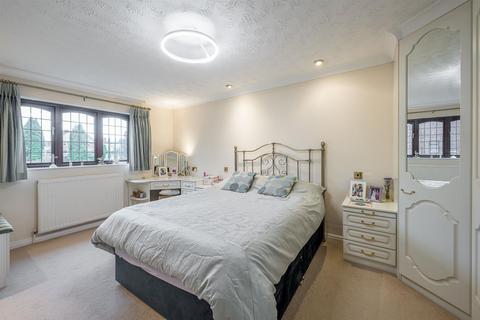5 Bratch Hollow, Wombourne, Wolverhampton, WV5 9AE