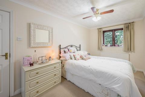 5 Bratch Hollow, Wombourne, Wolverhampton, WV5 9AE