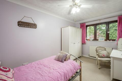 5 Bratch Hollow, Wombourne, Wolverhampton, WV5 9AE