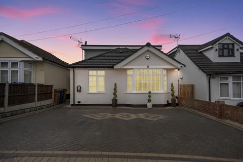 3 bedroom bungalow for sale, Boscombe Avenue, Essex, RM17