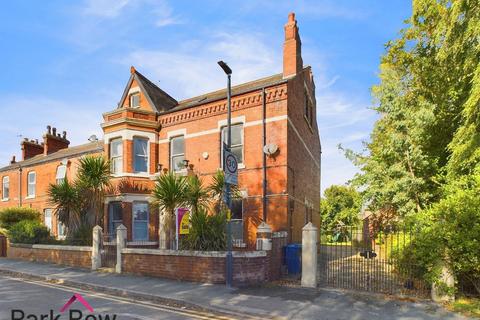 6 bedroom end of terrace house for sale, Kirkgate, Sherburn In Elmet, Leeds