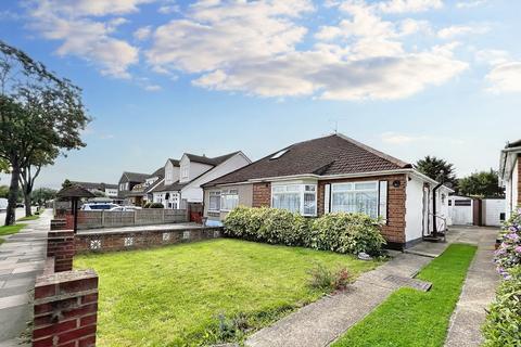 2 bedroom semi-detached bungalow for sale, Woodcutters Avenue, Leigh-on-sea, Essex