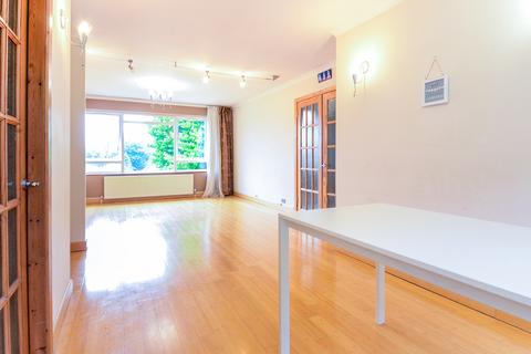 2 bedroom flat to rent, Hempstead Road, Hertfordshire WD17