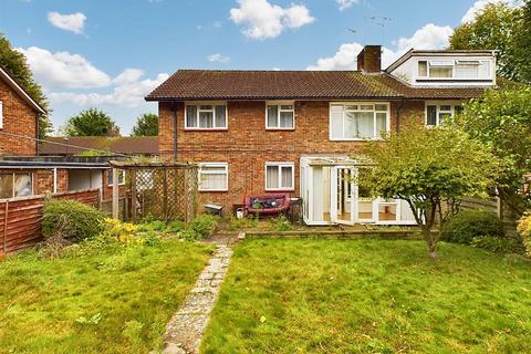 3 Town Mead, Crawley, RH11 7EG