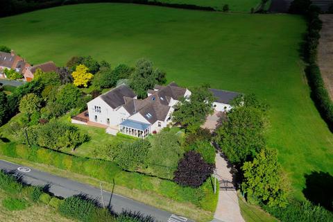 4 bedroom country house for sale, New Road, Alderminster, Warwickshire CV37 8PE