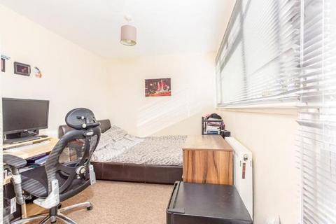 1 bedroom in a house share to rent, Hindhead Gardens, Northolt UB5