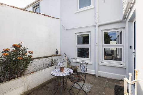 4 bedroom semi-detached house to rent, La Rue De L'etocquet, St. John, Jersey