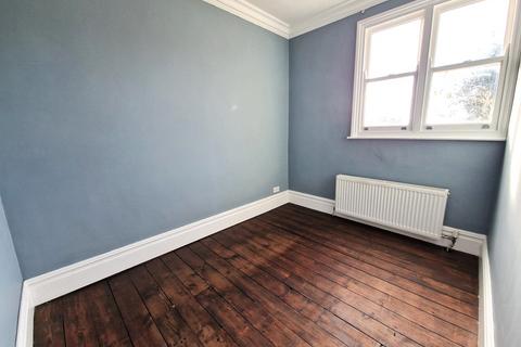 2 bedroom flat to rent, The Drive, Ilford IG1 3HB