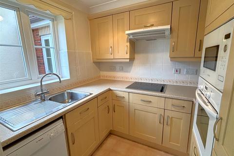 1 bedroom apartment for sale, Branksomewood Road, Fleet GU51