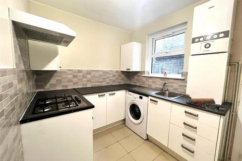 2 bedroom apartment to rent, Queens Road, Southend-On-Sea