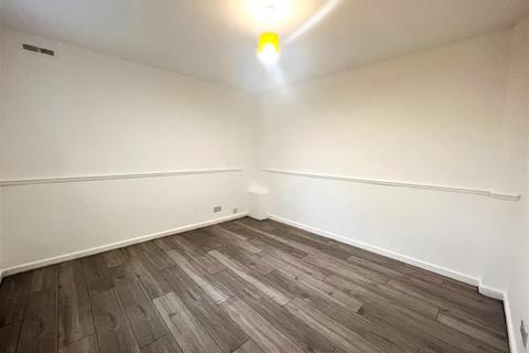 2 bedroom apartment to rent, Queens Road, Southend-On-Sea