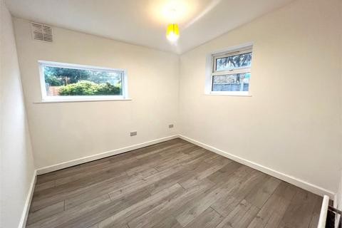 2 bedroom apartment to rent, Queens Road, Southend-On-Sea