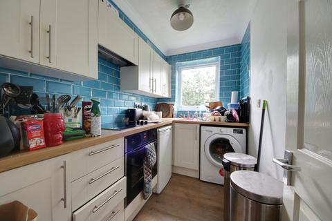 1 bedroom flat for sale, Winchester Road, Worthing, West Sussex, BN11